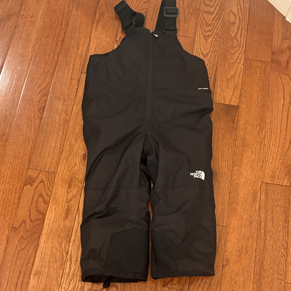 The North Face Black Insulated Ski Bibs with Adjustable Straps Boys size 6T